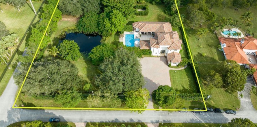 Casa en Southwest Ranches, Florida 6 dormitorios, 429.67 m2 № 1955844