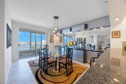 Condo in South Pasadena, Florida, 3 bedrooms № 2208994 - photo 9
