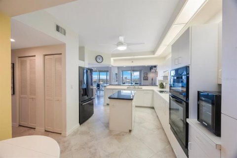 Condo in South Pasadena, Florida, 3 bedrooms № 2208994 - photo 16
