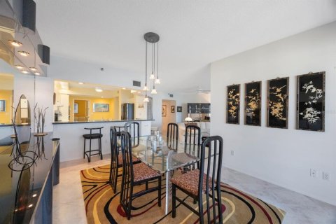 Condo in South Pasadena, Florida, 3 bedrooms № 2208994 - photo 11