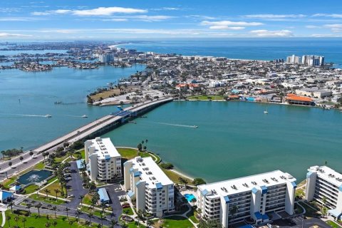Condo in South Pasadena, Florida, 3 bedrooms  № 2208994