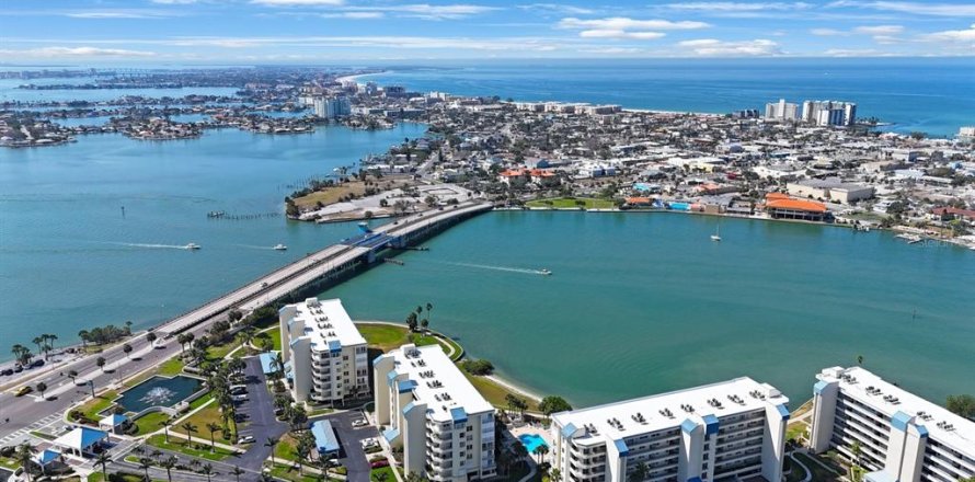 Condo in South Pasadena, Florida, 3 bedrooms № 2208994