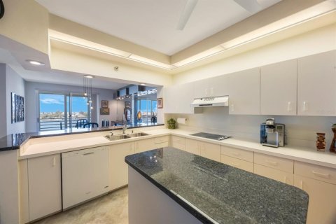 Condo in South Pasadena, Florida, 3 bedrooms № 2208994 - photo 17