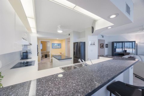 Condo in South Pasadena, Florida, 3 bedrooms № 2208994 - photo 13