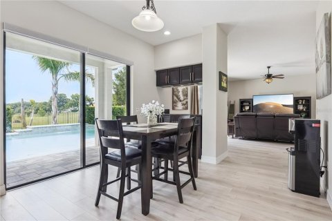 House in Sorrento, Florida 5 bedrooms, 344.76 sq.m. № 2117492 - photo 19