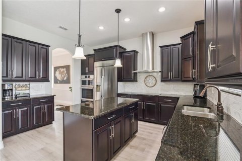 House in Sorrento, Florida 5 bedrooms, 344.76 sq.m. № 2117492 - photo 24