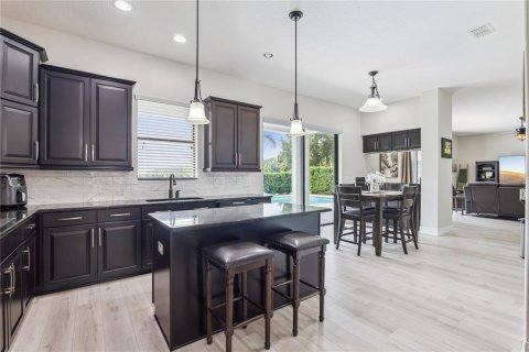 House in Sorrento, Florida 5 bedrooms, 344.76 sq.m. № 2117492 - photo 22