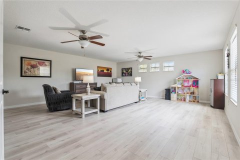 House in Sorrento, Florida 5 bedrooms, 344.76 sq.m. № 2117492 - photo 29