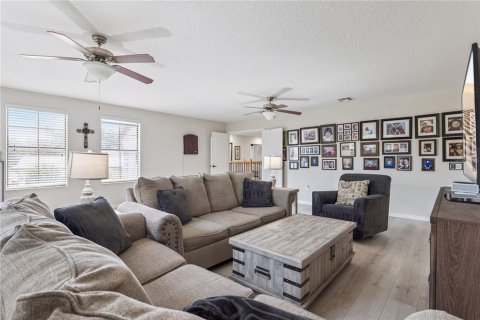 House in Sorrento, Florida 5 bedrooms, 344.76 sq.m. № 2117492 - photo 30