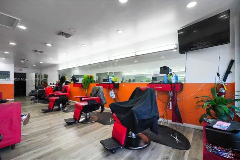 Propiedad comercial en venta en North Miami, Florida № 1955470 - foto 17