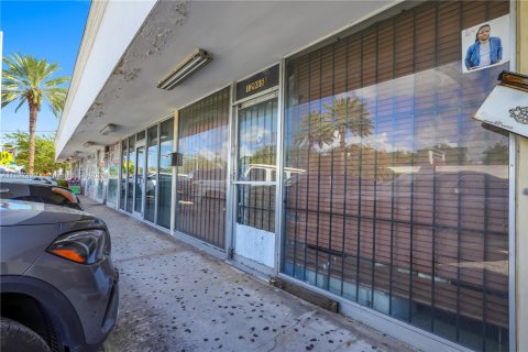 Propiedad comercial en venta en North Miami, Florida № 1955470 - foto 19