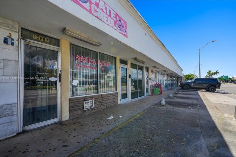 Propiedad comercial en venta en North Miami, Florida № 1955470 - foto 12