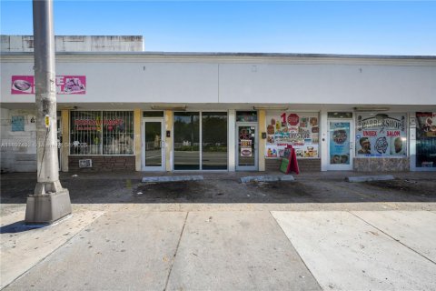 Propiedad comercial en venta en North Miami, Florida № 1955470 - foto 8