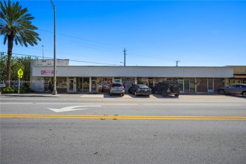 Propiedad comercial en venta en North Miami, Florida № 1955470 - foto 6