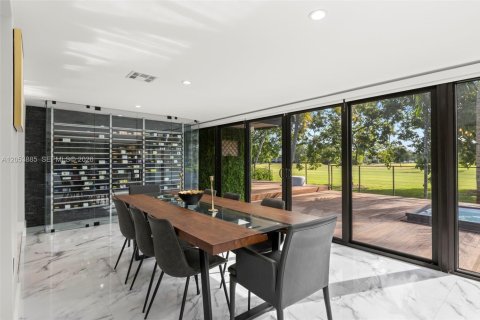 Villa ou maison à vendre à Hialeah, Floride: 4 chambres, 337.51 m2 № 2245026 - photo 6