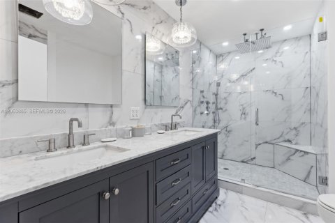 Villa ou maison à vendre à Hialeah, Floride: 4 chambres, 337.51 m2 № 2245026 - photo 25