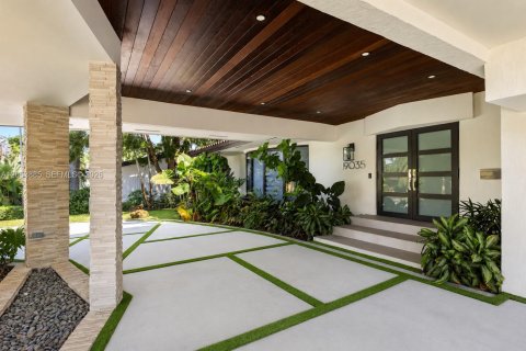 Villa ou maison à vendre à Hialeah, Floride: 4 chambres, 337.51 m2 № 2245026 - photo 3
