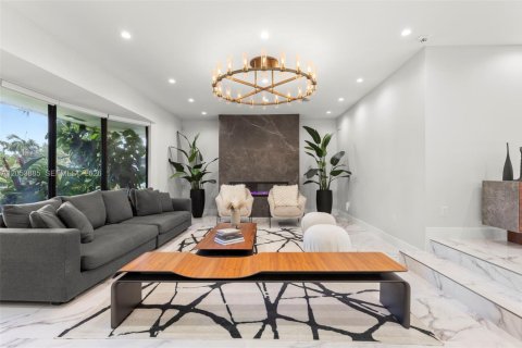 Villa ou maison à vendre à Hialeah, Floride: 4 chambres, 337.51 m2 № 2245026 - photo 16