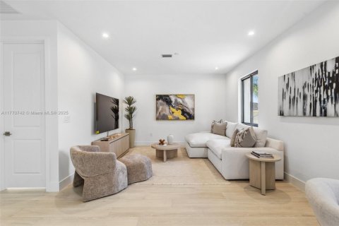 Villa ou maison à vendre à Miami, Floride: 4 chambres, 384.89 m2 № 1599088 - photo 29