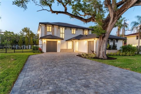 Villa ou maison à vendre à Miami, Floride: 4 chambres, 384.89 m2 № 1599088 - photo 2