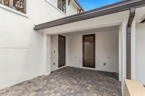 Villa ou maison à vendre à Miami, Floride: 4 chambres, 384.89 m2 № 1599088 - photo 11