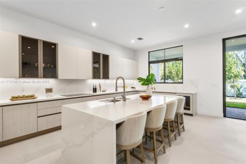 Villa ou maison à vendre à Miami, Floride: 4 chambres, 384.89 m2 № 1599088 - photo 21