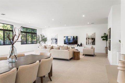 Villa ou maison à vendre à Miami, Floride: 4 chambres, 384.89 m2 № 1599088 - photo 18