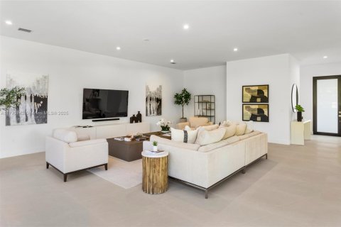 Villa ou maison à vendre à Miami, Floride: 4 chambres, 384.89 m2 № 1599088 - photo 14