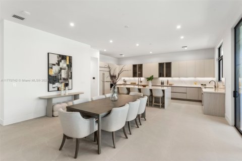 Villa ou maison à vendre à Miami, Floride: 4 chambres, 384.89 m2 № 1599088 - photo 3