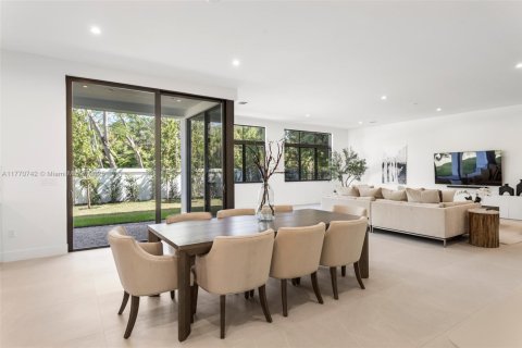 Villa ou maison à vendre à Miami, Floride: 4 chambres, 384.89 m2 № 1599088 - photo 17