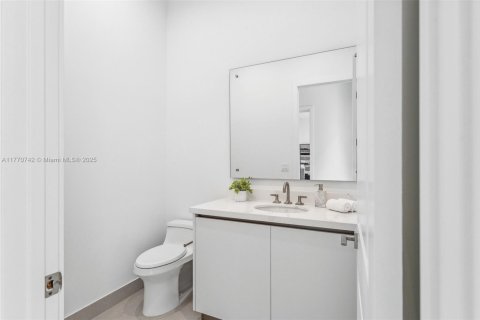 Villa ou maison à vendre à Miami, Floride: 4 chambres, 384.89 m2 № 1599088 - photo 25