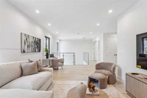 Villa ou maison à vendre à Miami, Floride: 4 chambres, 384.89 m2 № 1599088 - photo 30