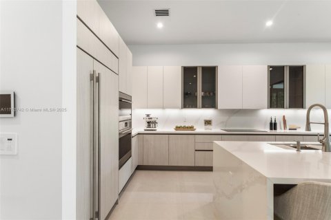 Villa ou maison à vendre à Miami, Floride: 4 chambres, 384.89 m2 № 1599088 - photo 20