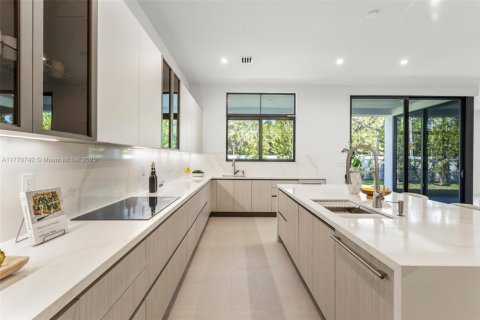Villa ou maison à vendre à Miami, Floride: 4 chambres, 384.89 m2 № 1599088 - photo 22