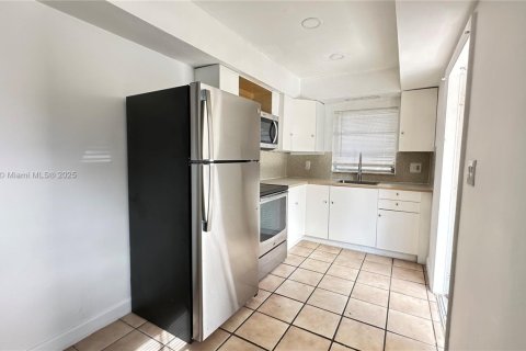 Apartamento en alquiler en Hollywood, Florida, 1 dormitorio, 134.62 m2 № 1945322 - foto 10