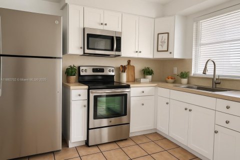 Apartamento en alquiler en Hollywood, Florida, 1 dormitorio, 134.62 m2 № 1945322 - foto 2