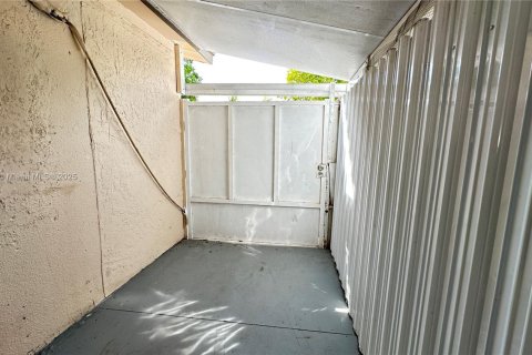 Apartamento en alquiler en Hollywood, Florida, 1 dormitorio, 134.62 m2 № 1945322 - foto 4