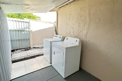 Apartamento en alquiler en Hollywood, Florida, 1 dormitorio, 134.62 m2 № 1945322 - foto 3