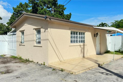 Apartamento en alquiler en Hollywood, Florida, 1 dormitorio, 134.62 m2 № 1945322 - foto 1