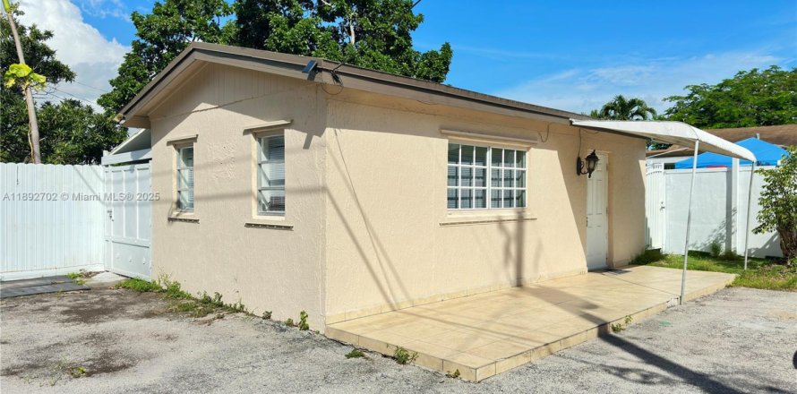 Apartamento en Hollywood, Florida 1 dormitorio, 134.62 m2 № 1945322