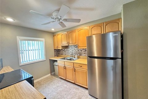 Villa ou maison à vendre à Punta Gorda, Floride: 2 chambres, 68.38 m2 № 2216902 - photo 6