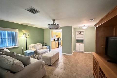 Villa ou maison à vendre à Punta Gorda, Floride: 2 chambres, 68.38 m2 № 2216902 - photo 4