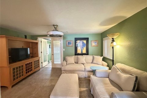 Villa ou maison à vendre à Punta Gorda, Floride: 2 chambres, 68.38 m2 № 2216902 - photo 5