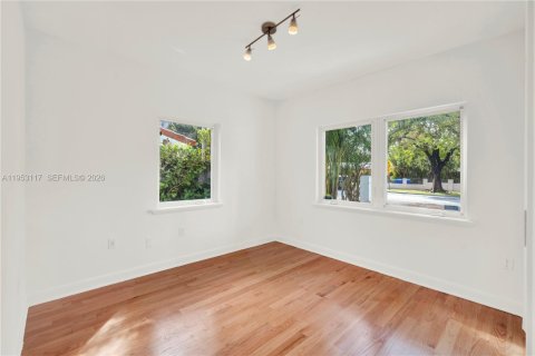 Villa ou maison à louer à Miami, Floride: 5 chambres, 309.18 m2 № 2008762 - photo 24