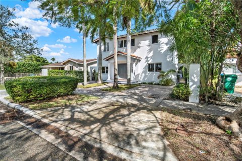 Villa ou maison à louer à Miami, Floride: 5 chambres, 309.18 m2 № 2008762 - photo 3