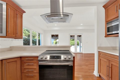 Villa ou maison à louer à Miami, Floride: 5 chambres, 309.18 m2 № 2008762 - photo 16