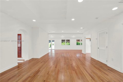Villa ou maison à louer à Miami, Floride: 5 chambres, 309.18 m2 № 2008762 - photo 5