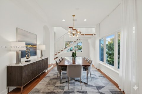 Villa ou maison à louer à Miami, Floride: 5 chambres, 309.18 m2 № 2008762 - photo 19