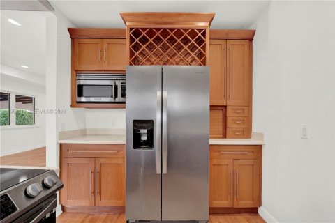 Villa ou maison à louer à Miami, Floride: 5 chambres, 309.18 m2 № 2008762 - photo 17