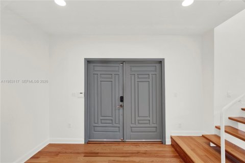 Villa ou maison à louer à Miami, Floride: 5 chambres, 309.18 m2 № 2008762 - photo 4